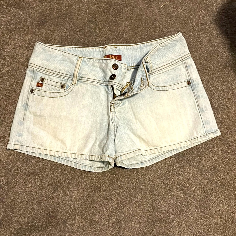 Low rise - lei Short jean, light blue size 9 🔥